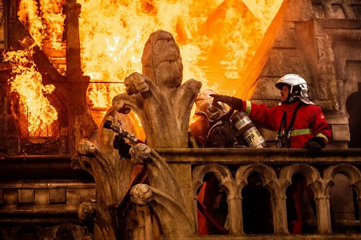 ノートルダム大聖堂を守った消防隊員たちの決死の救出作戦。ジャン＝ジャック・アノー監督『ノートルダム　炎の大聖堂』インタビュー_1