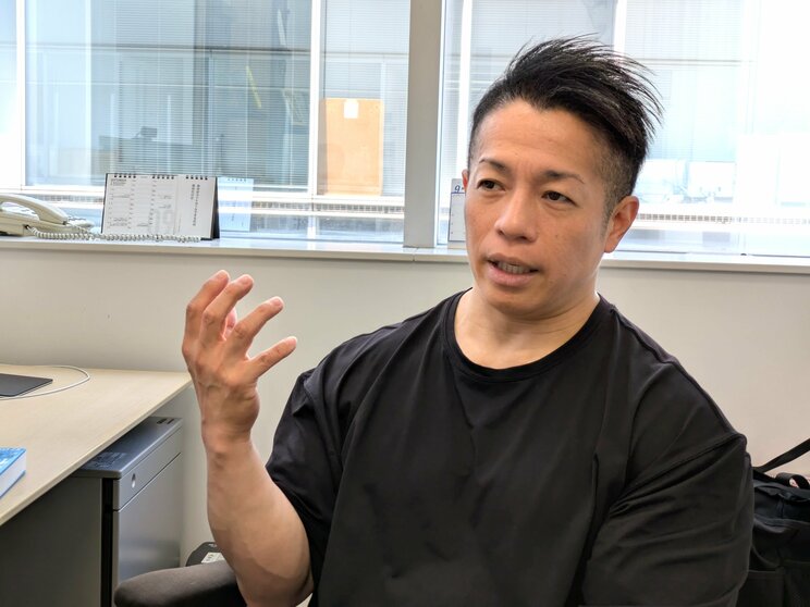 高校・大学生時代は柔道をやっており、“平成の三四郎”こと金メダリストの古賀稔彦に憧れた。2012年から2021年まで柔道全日本男子チーム体力強化部門長を務めた