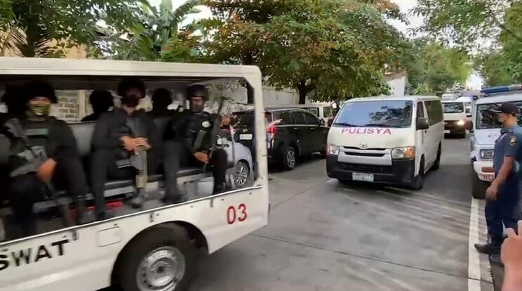 〈渡邉優樹容疑者のフィリピン“酒池肉林”生活〉最高級スナックで見せていた「札束」と女の子への「プレゼント攻勢」。「お気に入りは5つ星ホテルのスイートルームに泊まらせ…」_5