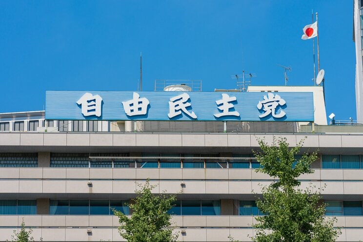 「法を犯しても処罰されず、裏金も課税されず、失政をしてもメディアから追及されない」日本は「縁故主義」と「部族民主主義」によって「三流独裁国」に転落してしまうのか_1