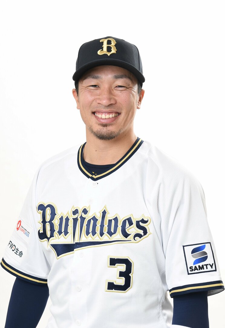 T-岡田と同じく今季限りで現役引退した安達了一　©ORIX Buffaloes