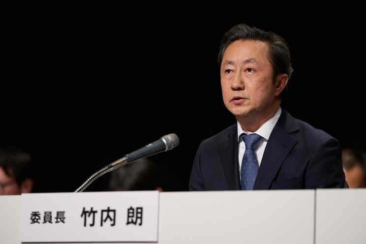 調査報告について説明する第三者委員会の竹内朗委員長