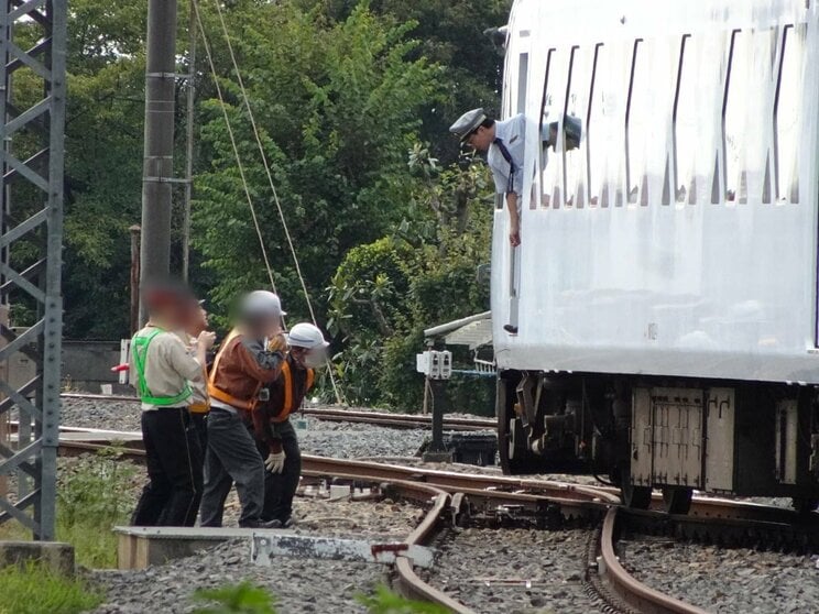 事故後のスペーシアXと作業員（写真／地元住民提供）