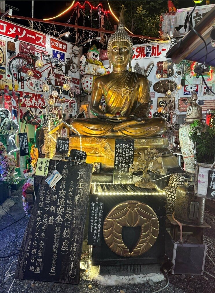 オークションで落札した2.5tの釈迦如来座像（撮影／集英社オンライン）