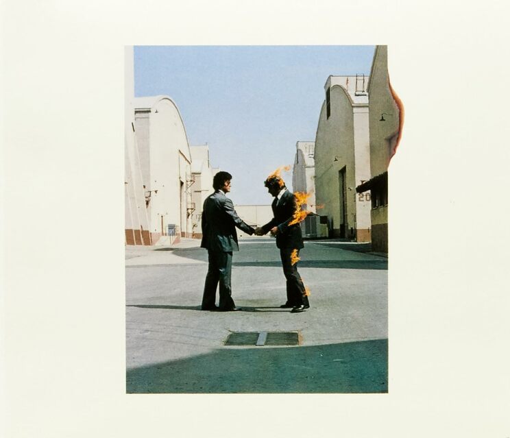 全英・全米第1位という大ヒットを記録した1975年発売の『Wish You Were Here 【US輸入盤】』のジャケット写真。「これまでに僕たちが撮った中で最も美しい写真じゃないかと思う」とストーム・トーガソンいう写真が使用されている