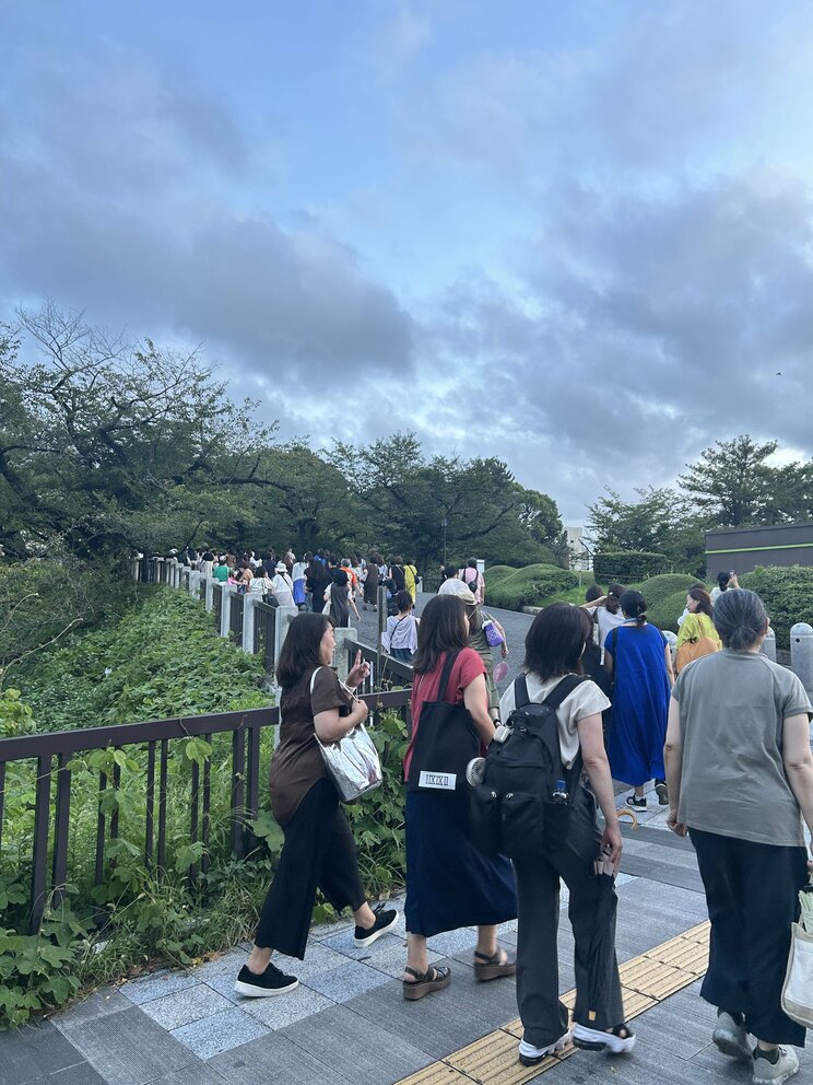 観客は聖子と同世代の女性が圧倒的多数だ　