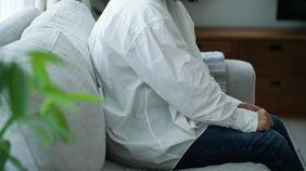 33年間ひきこもった51歳男性。パニック発作、酒浸り、自宅はゴミ屋敷…「何で自分だけこんな生活をしているんだろう」から解放されるまで