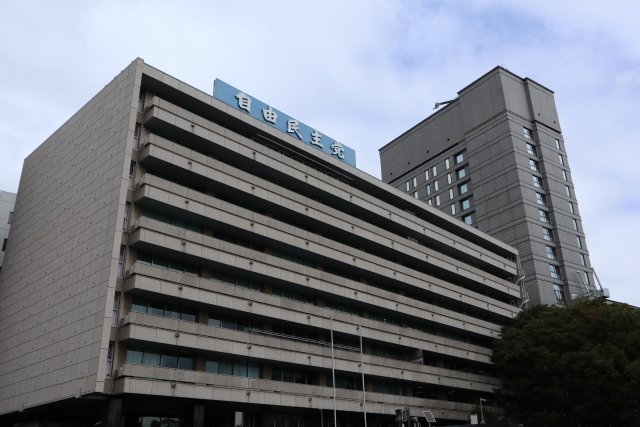 「世耕氏を道連れ」「息子の世襲を画策」自民ナンバー2まで上り詰めた二階氏“電撃不出馬”の真の狙いは？ 権力に貪欲、10年ごとに転機を迎えた40年の議員生活_5