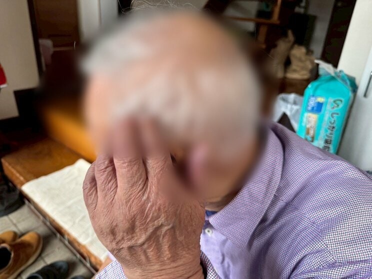 取材に応じる男性（撮影／集英社オンライン）