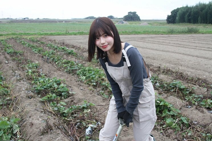 ステージから畑へ…「さつまいも農家タレント」上西萌々（撮影／千駄木雄大）