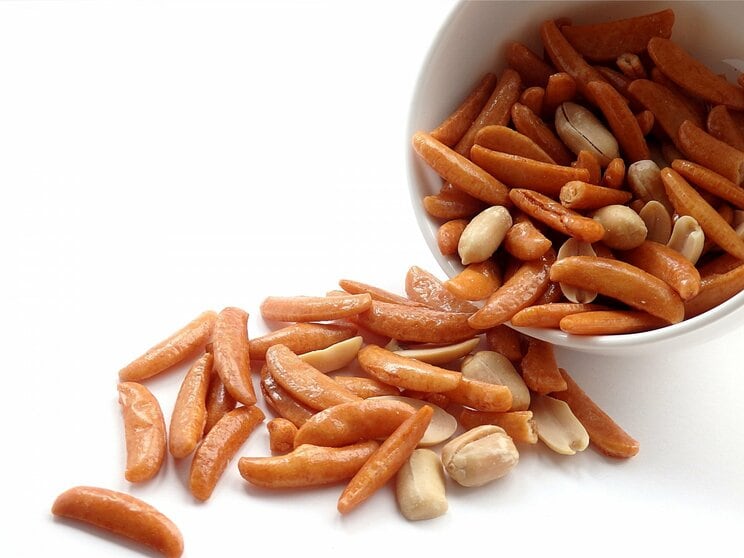 酒の肴にええ一品、その7「柿の種」（写真／PhotoAC）