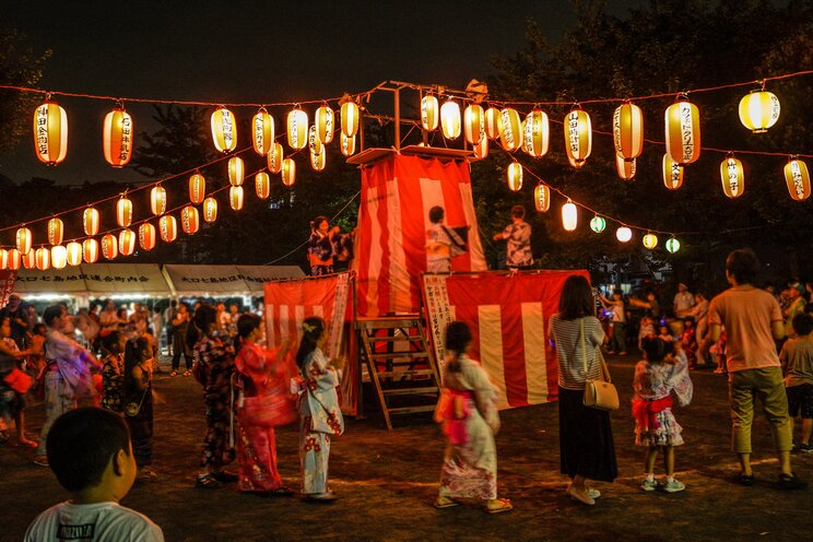 例えばお祭りの音が気になるからといって、夏祭りの運営に対して迷惑行為を行うと、カスハラになる可能性がある。写真はイメージです（PhotoACより）