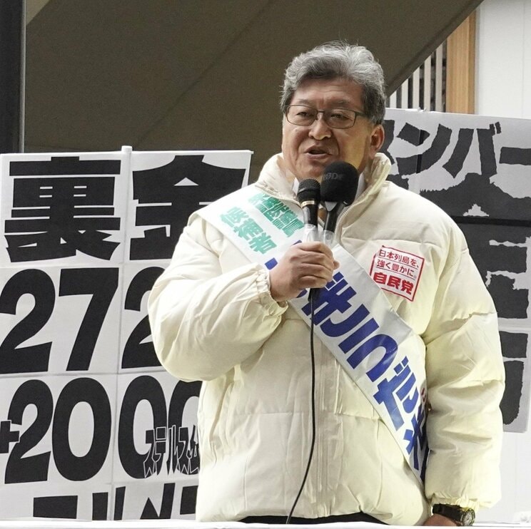 2月7日、選挙戦最終日の萩生田光一氏の街頭演説に現れた抗議のプラカード（撮影／集英社オンライン）