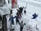 冬になれば雪掘りが日課