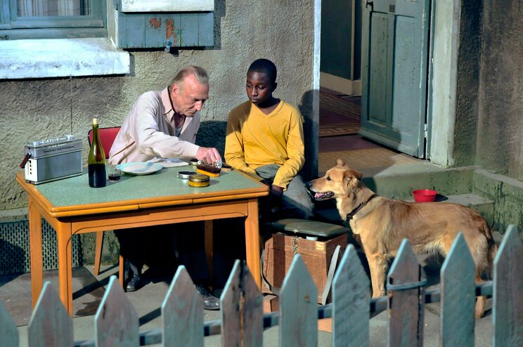 職人肌のおじいさんと、アフリカ不法移民の少年、そして周りの人々の温かさを描いた『ル・アーヴルの靴みがき』で泣く！【えいがの絵日記】_6