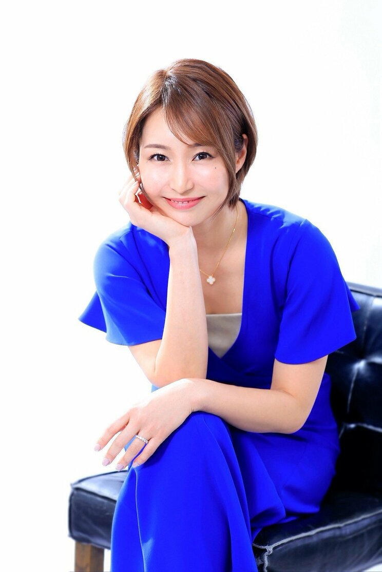 山本早織（やまもと・さおり） 1985年11月16日、東京都生まれ。株式会社Weave代表取締役、結婚相談所「Agum」代表。16歳でグラビアアイドルとしてデビュー。結婚を機に芸能界を引退し、離婚後は銀座のホステスなどを経て起業。自身の経験と選択理論心理学をベースに、恋愛・婚活のコンサルティングを行う。現在は結婚相談所の運営のほか、コラム執筆、セミナー講師など幅広く活動している。