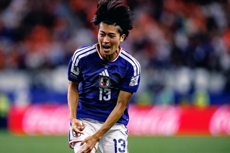 実力とビジュアルに海外のSNSも沸いた中村敬斗選手（画像／日本雑誌協会）
