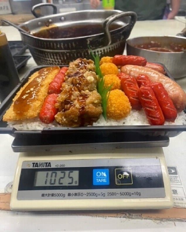 「キッチンDIVE」の看板商品「１キロ弁当」