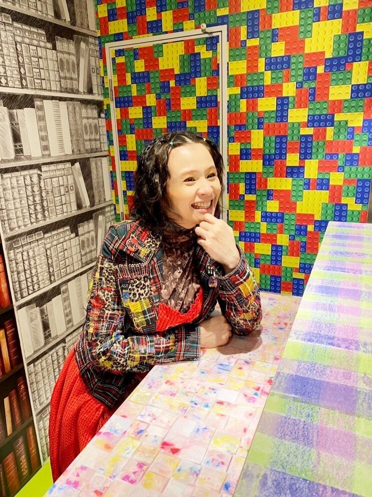 リニューアルオープンした「人類みなウチのラーメン」にて、インタビューに応じるmisono