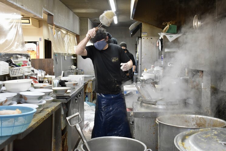 〈“視力ほぼゼロ”で挑むラーメン道〉プロボクサーとしてリングに居場所を見つけるも事故…そこから家族を養うため「埼玉ナンバーワン豚骨ラーメン店」をつくった店主の壮絶人生_4