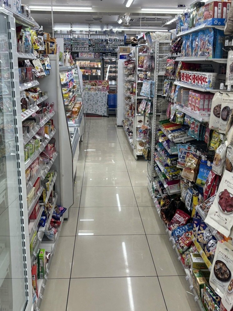 近年、コンビニで働く外国人は増加している（撮影／集英社オンライン）