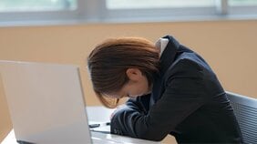「授業なんてできません」控室にひきこもった実習生…教育実習で心が折れた若者たちのリアル「同じような授業の繰り返しのはずなのに、毎日が本当にしんどかった」