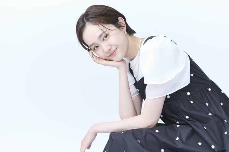 柔らかな表情を見せてくれた尾碕真花　撮影／廣瀬靖士