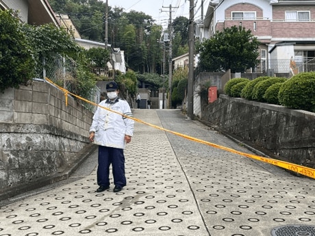 規制線が張られた横浜の犯行現場（撮影／集英社オンライン）