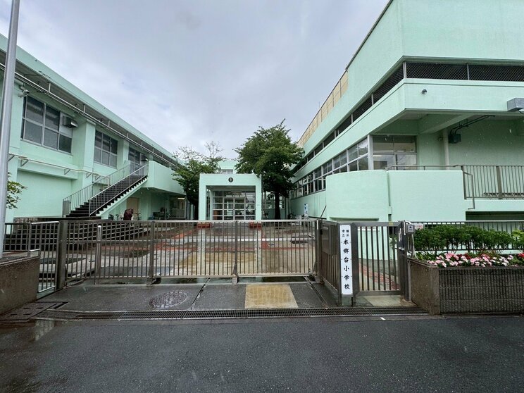 小瀬村容疑者が勤務していた本郷台小学校