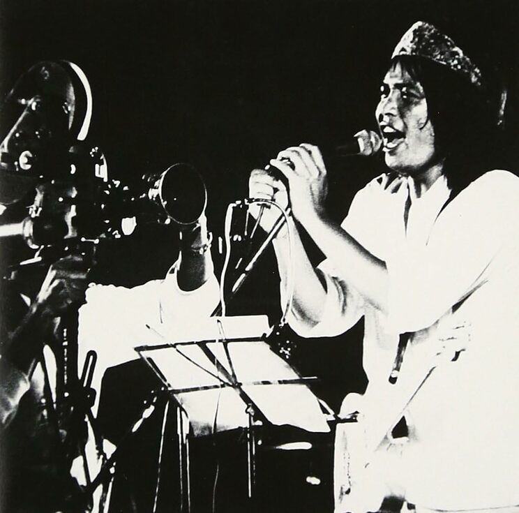 日本初の大規模オールナイト野外コンサートとなった「つま恋’75」。写真は『コンサート・イン・つま恋 '75』(2012年9月19日発売、Sony Music)のジャケット