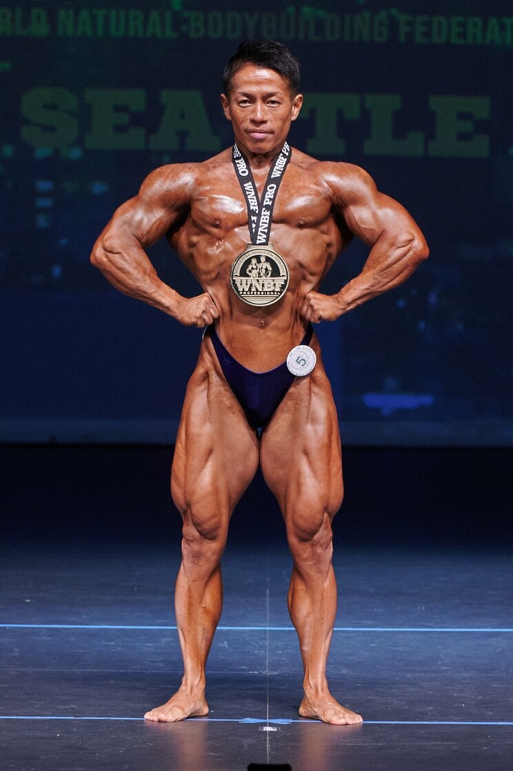 2023年、プロボディビル世界選手権マスターズ部門で優勝。脂肪がなく筋繊維が見える　写真／岡田隆提供