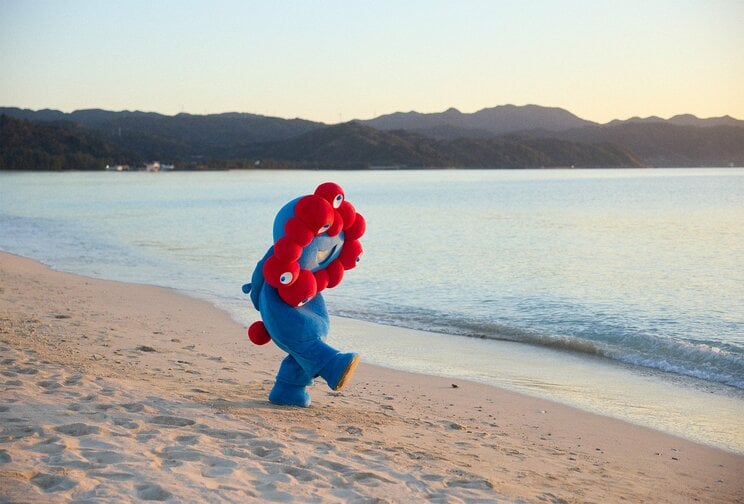 ミャクミャク1stグラビア写真集『I myaku you.』の先行カット（写真／EXPO2025ミャクミャク【公式】より）