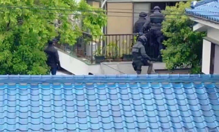 ≪福生・ハンマー男≫「2年半前にはオノで男子高生を追いかけて…」逃走中の指名手配男は過去にも事件を…「最近はおとなしかった」バイク少年グループとのトラブルが発端か_9