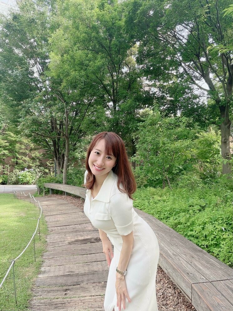 話題の気象予報士・吉井明子が語る31歳での転身と45歳の水着挑戦「ここでやらなければ後悔する」_12