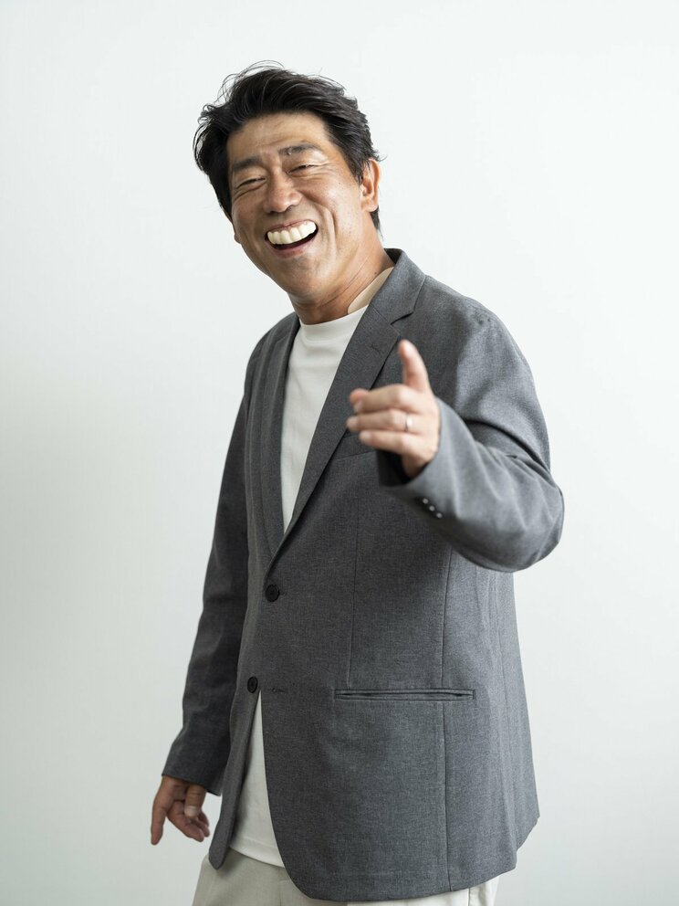 今年9年ぶりに『ものまね王座決定戦』に参戦する原口あきまさ。集英社オンラインの取材では過去の「ものまね番組」との確執について熱く語った（写真／石垣星児）