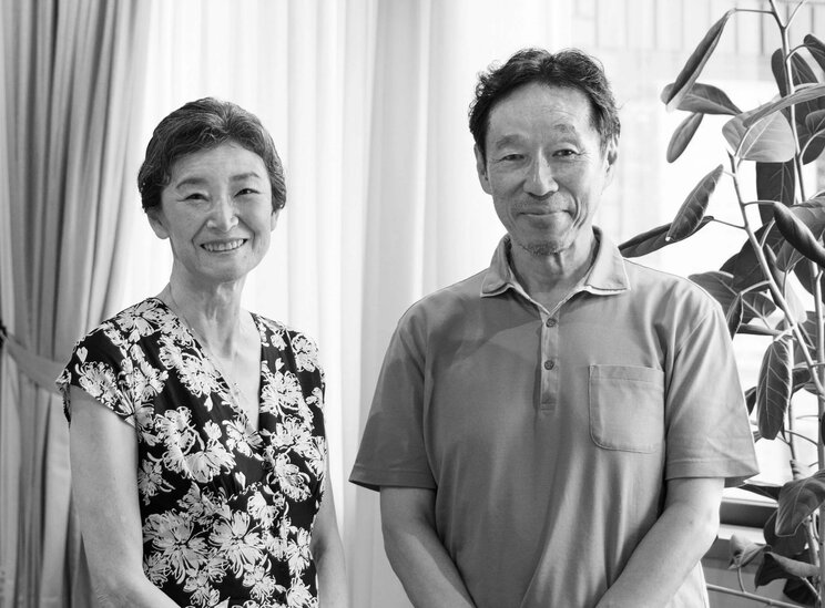 篠田節子（左）、高橋明也（右）