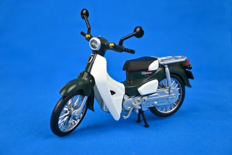 現在、限定モデルはプレミアも付く大人気車種「ホンダ　スーパーカブ」（写真／shutterstock）