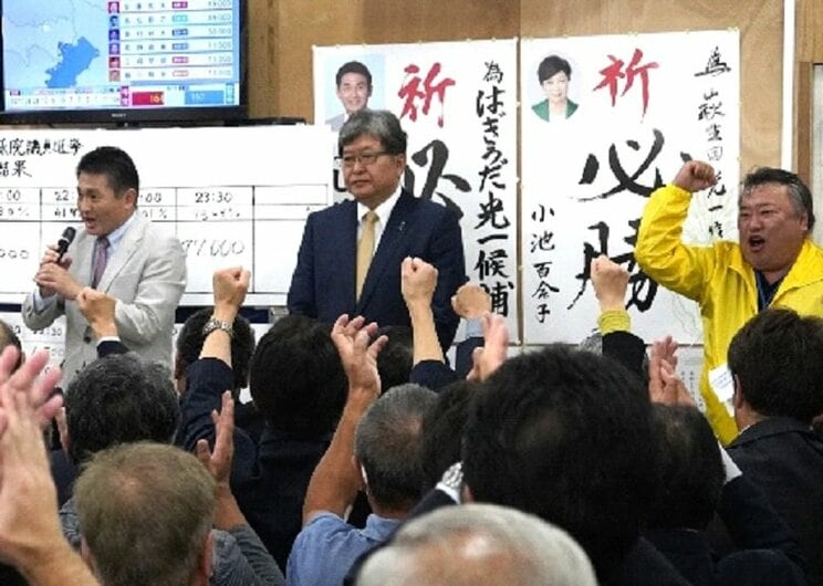 衆院選小選挙区での当選確実が報じられた直後、笑顔のない萩生田光一氏（撮影／集英社オンライン編集部）