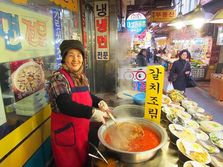 性別による区別が厳格な韓国語の中で、男女分け隔てなく使われる済州島の方言「サムチュン」Netflixuドラマ『私たちのブルース』で描かれた、その背後に潜む済州島の死生観とは_3