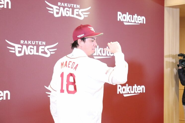 〈楽天・前田健太〉入団会見で“自作Tシャツ”配布　37歳、人見知りのオールドルーキーが示した覚悟_9