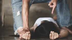 〈多産DVの恐怖〉「お腹に子どもがいれば他の男は見向きもしない」と妊娠させられた女性、避妊具なしのムリヤリの性交渉で意思を奪われ…