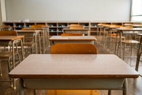 ブラック校則を守らせる先生は有能なのか「校則は生徒と教師を分断する装置」と元公立中の校長が荒れた中学校で校則を無くした理由