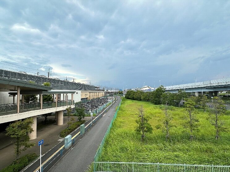 舞浜駅北口は閑散としている（撮影／集英社オンライン）