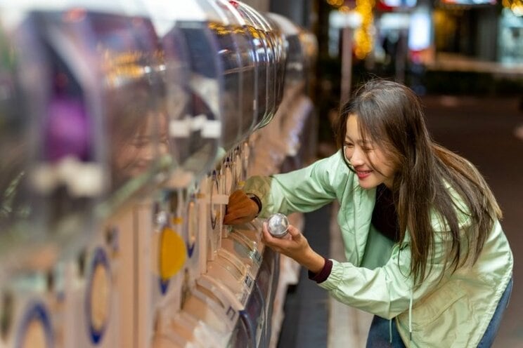 マナーよく楽しくガチャを（画像／Shutterstock）