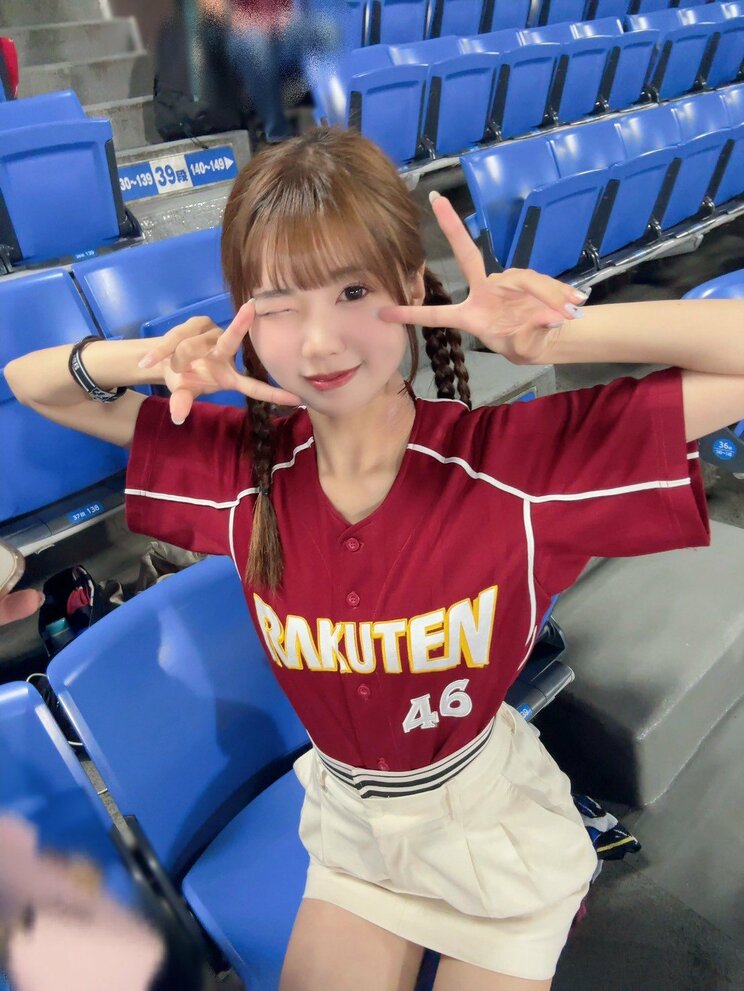 楽天の大ファンで、津波から奇跡的に発見したという鉄平選手（当時）のユニフォームが宝物（写真／本人提供）