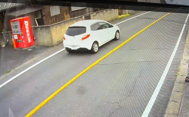 防犯カメラに映った容疑者の車（画像／近隣住民提供）