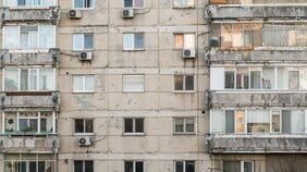 「あなたのマンションがスラム化する…」大規模修繕ができずに朽ち果てるマンションの特徴とそこにいたるプロセス