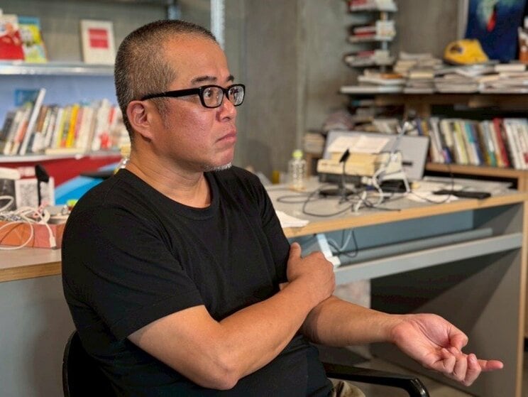 取材に応じる田端氏（撮影/集英社オンライン）