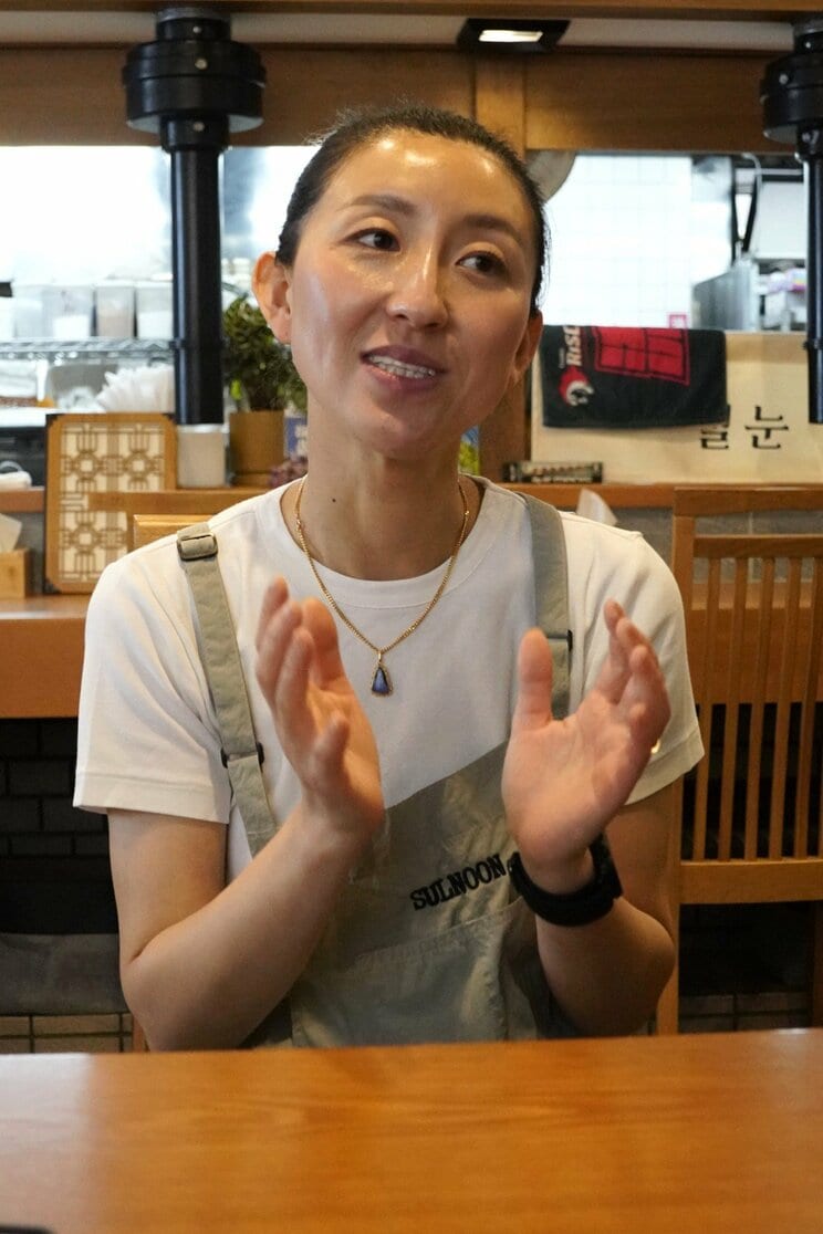 2015年に脱北し、現在は千葉県で北朝鮮料理店を営む文蓮姫さん（撮影／集英社オンライン）