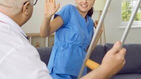 「胸やおしりを触られ…」「バカと罵倒」介護現場の“カスハラ”の実態「噛みつかれて腕にアザは珍しくない」…行政は相談窓口設置も、人材不足は深刻なまま